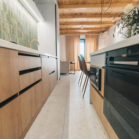 Modern Oasis Seaview Apartment *