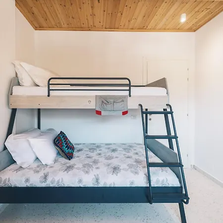 Modern Oasis Seaview Wlora