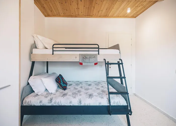 Modern Oasis Seaview Wlora