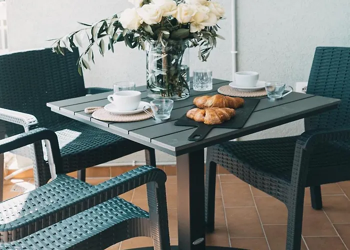 Modern Oasis Seaview Apartament *